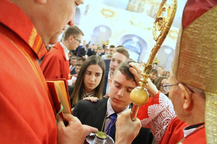 Bierzmowanie w kościele św. Jakuba w Tuchowie