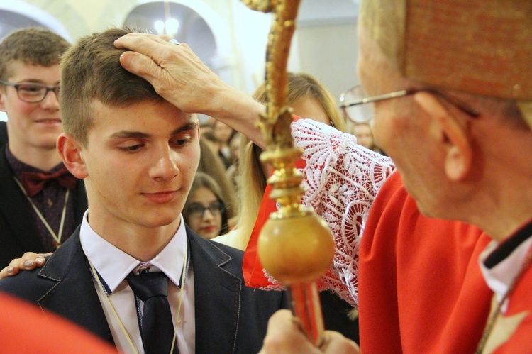 Bierzmowanie w kościele św. Jakuba w Tuchowie