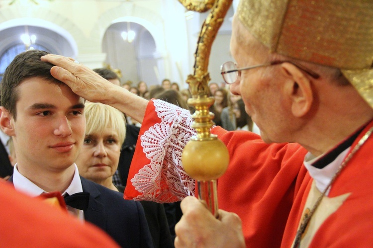 Bierzmowanie w kościele św. Jakuba w Tuchowie