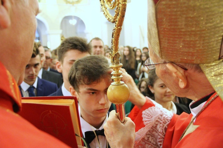 Bierzmowanie w kościele św. Jakuba w Tuchowie