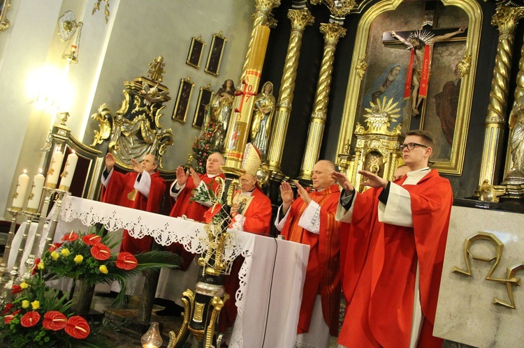 Bierzmowanie w kościele św. Jakuba w Tuchowie