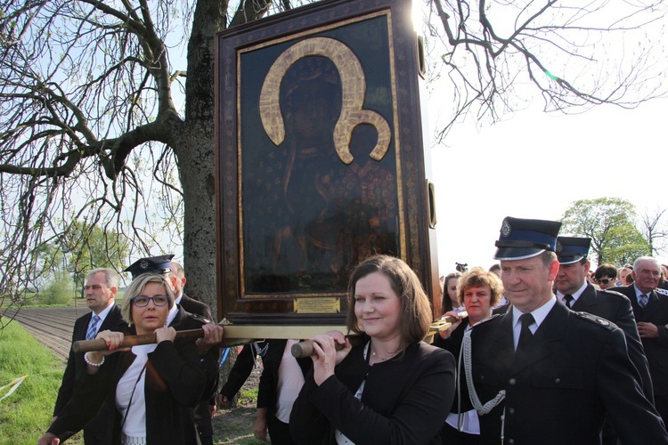 Powitanie ikony MB Częstochowskiej w Błoniu