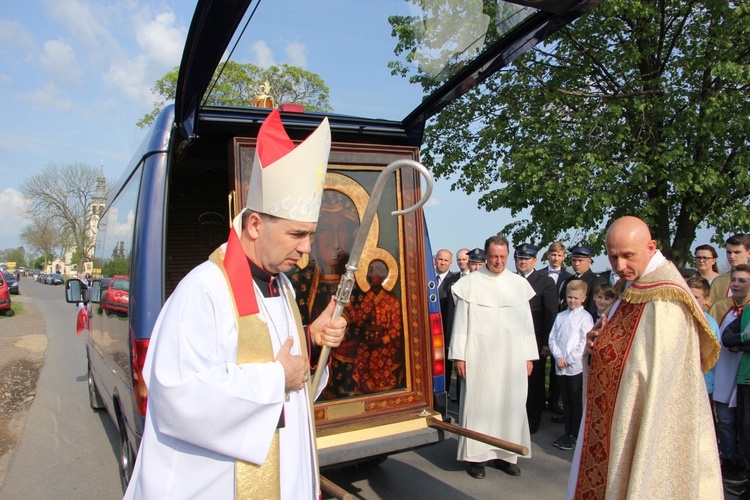 Powitanie ikony MB Częstochowskiej w Błoniu