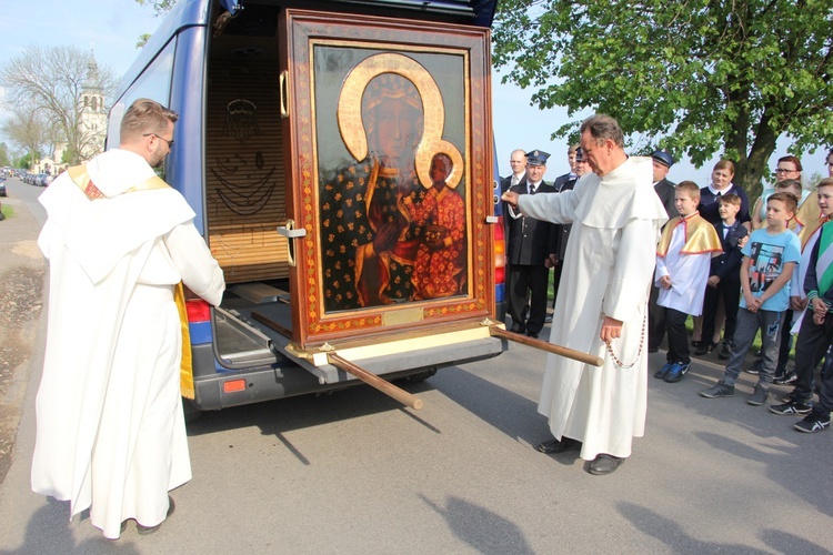 Powitanie ikony MB Częstochowskiej w Błoniu