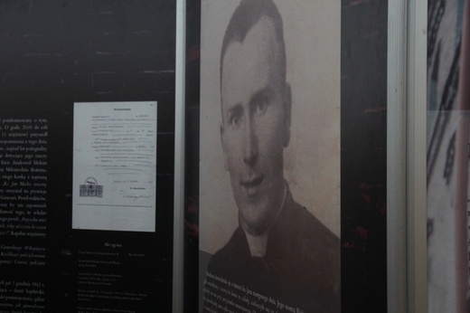 Ks. Jan Macha patronem auli chorzowskiej szkoły