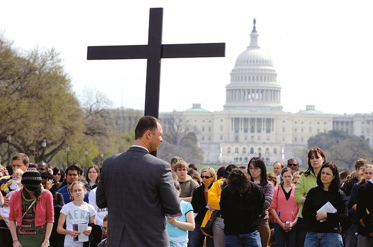 W latach 2007–2014 liczba chrześcijan w USA spadała z 78,4 do 70,6 proc.