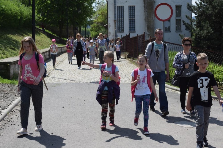 Pielgrzymka dzieci pierwszokomunijnych do Wambierzyc.