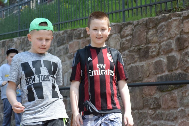 Pielgrzymka dzieci pierwszokomunijnych do Wambierzyc.