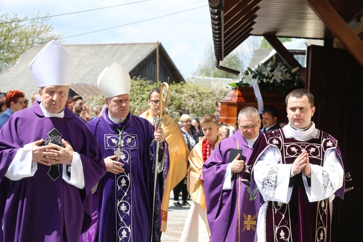 Pogrzeb śp. ks. kan. Borysa Kroczka na Trzycatku