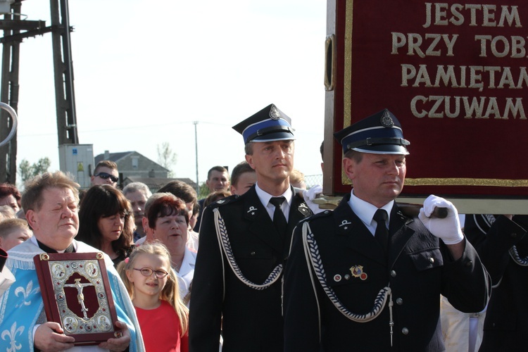 Powitanie ikony MB Częstochowskiej w Leźnicy Małej