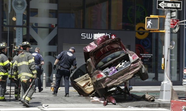 Samochód wjechał w pieszych na Times Square