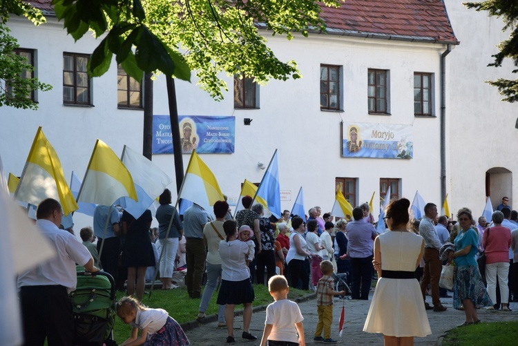 Powitanie ikony MB Częstochowskiej w parafii św. Andrzeja Apostoła w Łęczycy