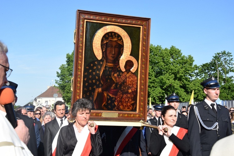 Powitanie ikony MB Częstochowskiej w parafii św. Andrzeja Apostoła w Łęczycy