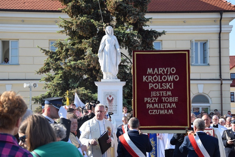 Powitanie ikony MB Częstochowskiej w parafii św. Andrzeja Apostoła w Łęczycy