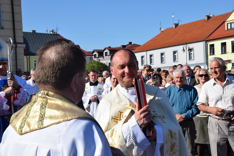 Powitanie ikony MB Częstochowskiej w parafii św. Andrzeja Apostoła w Łęczycy
