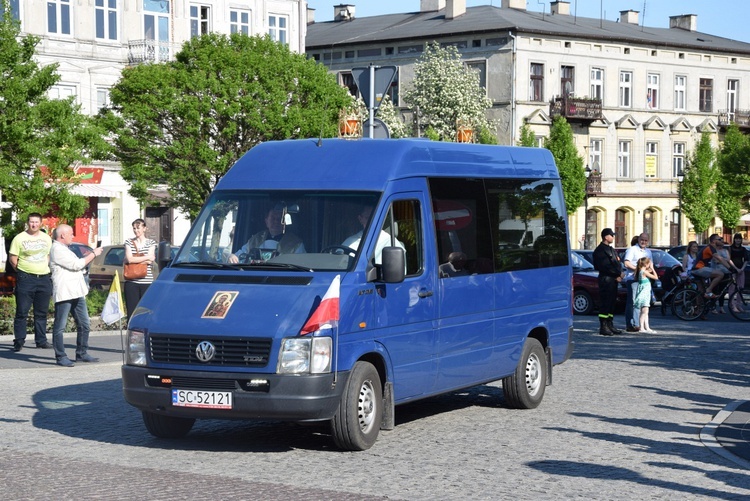 Powitanie ikony MB Częstochowskiej w parafii św. Andrzeja Apostoła w Łęczycy