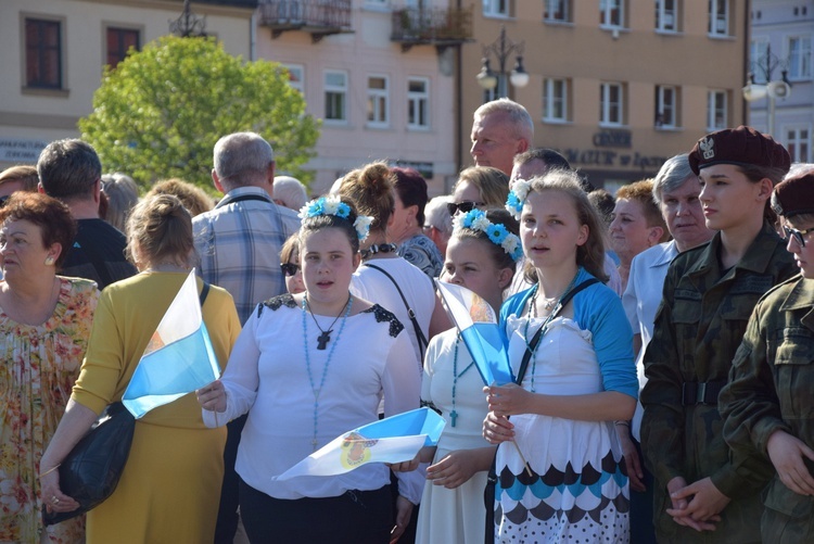 Powitanie ikony MB Częstochowskiej w parafii św. Andrzeja Apostoła w Łęczycy