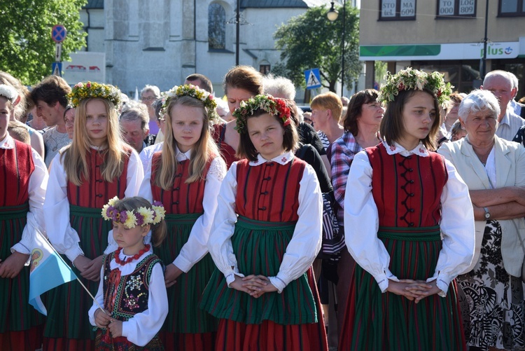 Powitanie ikony MB Częstochowskiej w parafii św. Andrzeja Apostoła w Łęczycy