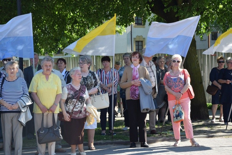 Powitanie ikony MB Częstochowskiej w parafii św. Andrzeja Apostoła w Łęczycy