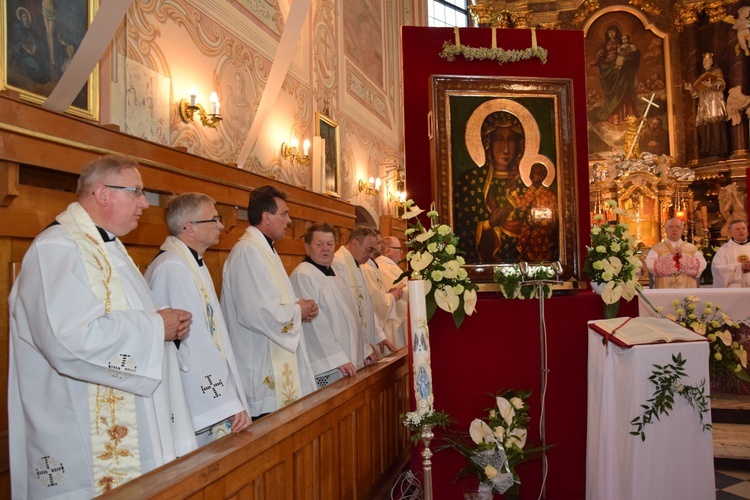 Powitanie ikony MB Częstochowskiej w parafii Niepokalanego Poczęcia NMP w Łęczycy