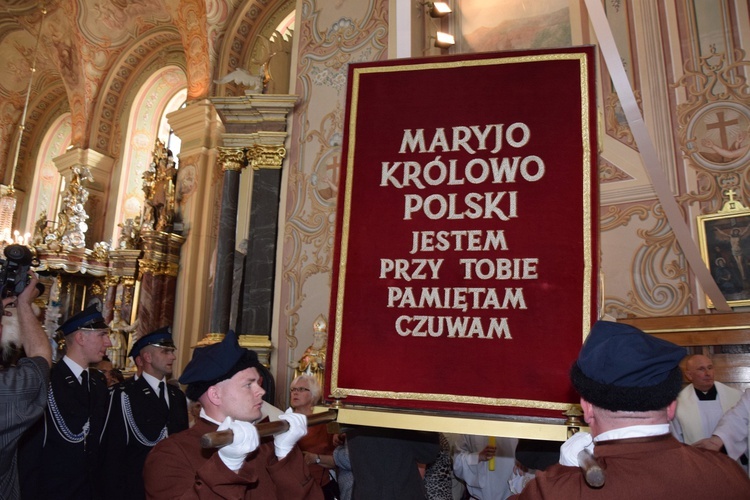 Powitanie ikony MB Częstochowskiej w parafii Niepokalanego Poczęcia NMP w Łęczycy