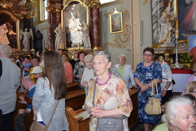 Powitanie ikony MB Częstochowskiej w parafii Niepokalanego Poczęcia NMP w Łęczycy