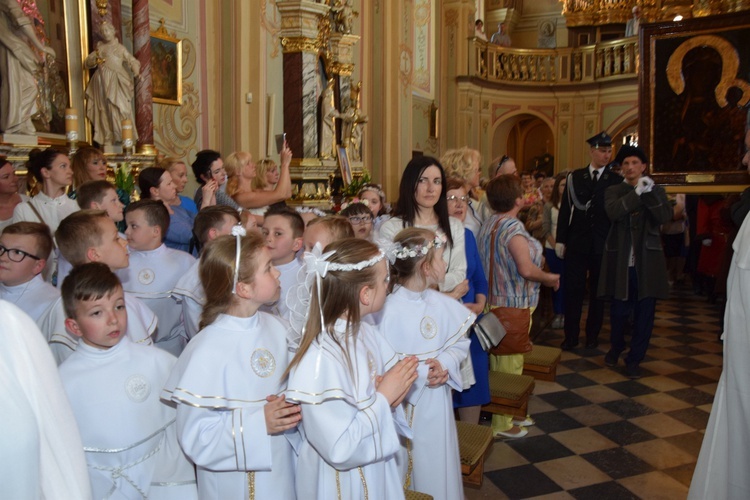 Powitanie ikony MB Częstochowskiej w parafii Niepokalanego Poczęcia NMP w Łęczycy