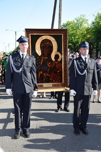 Powitanie ikony MB Częstochowskiej w parafii Niepokalanego Poczęcia NMP w Łęczycy