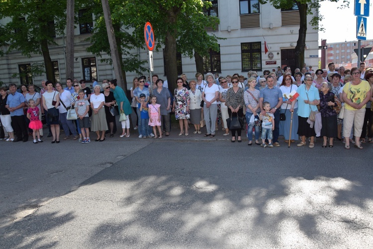 Powitanie ikony MB Częstochowskiej w parafii Niepokalanego Poczęcia NMP w Łęczycy