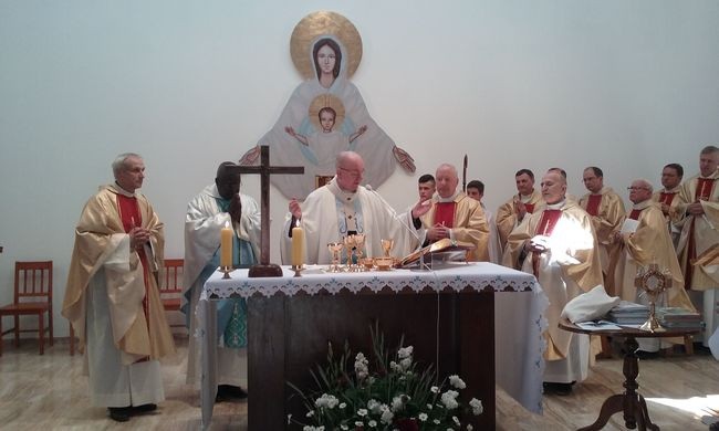 Eucharystii w nowej kaplicy Ognisk Światła i Miłości przewodniczył abp Stanisław Budzik