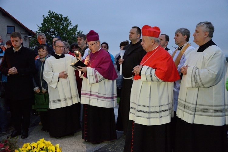 Kard. Dziwisz na Górze św. Anny