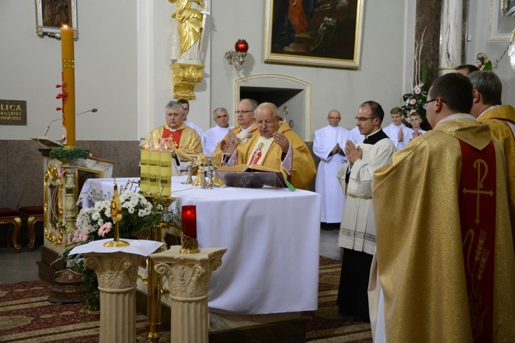 Kard. Dziwisz na Górze św. Anny