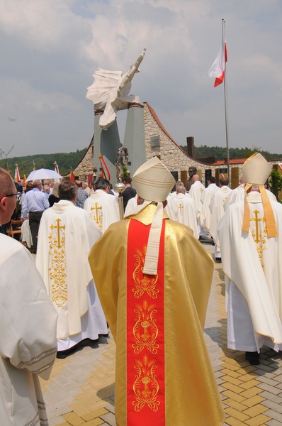 Uroczystości religijne i patriotyczne w Morawicy