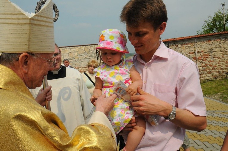 Uroczystości religijne i patriotyczne w Morawicy