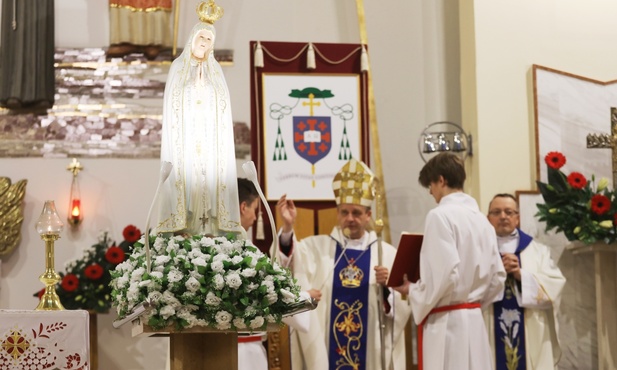 Figura MB Fatimskiej już na stałe zagościła w andrychowskim kościele św. Stanisława, tuż obok ołtarza