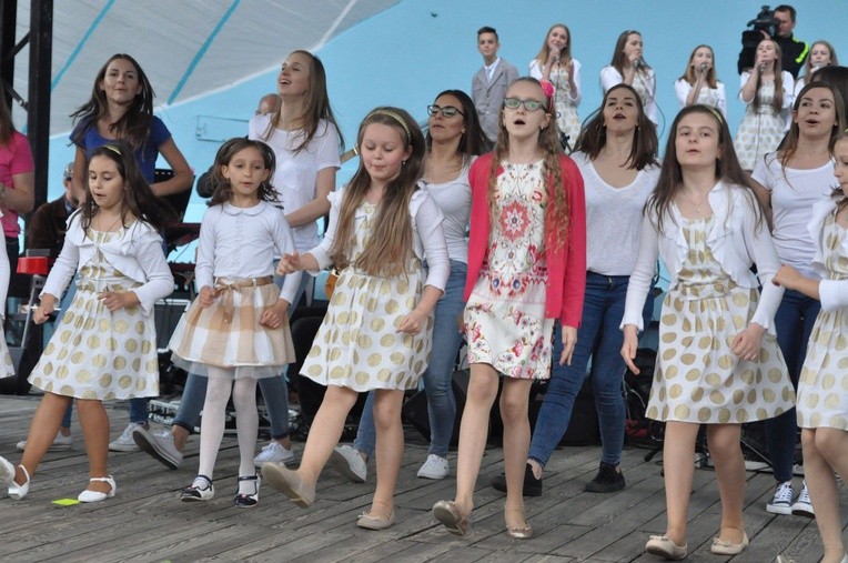 Jubileuszowy koncert Promyczków Dobra