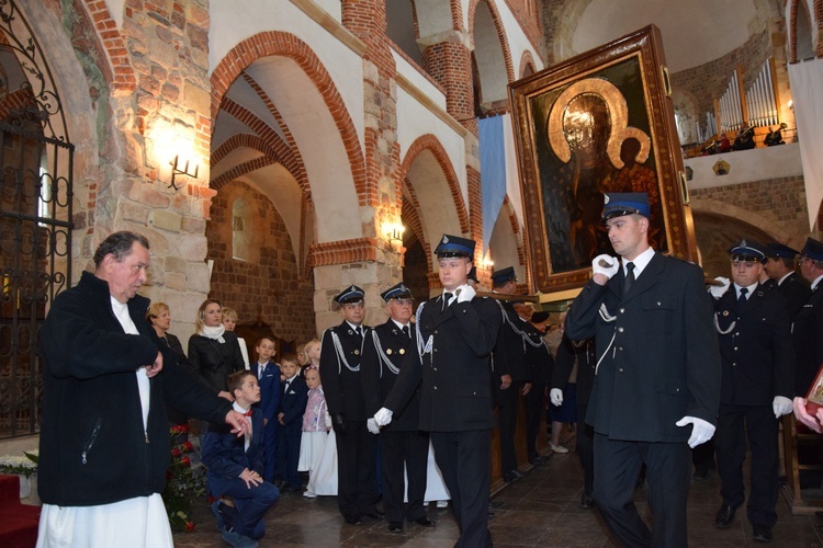 Powitanie ikony MB Częstochowskiej w Tumie