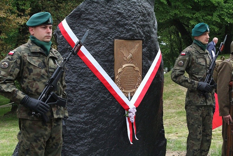 Pomnik Żołnierzy Wyklętych w Dzierżoniowie