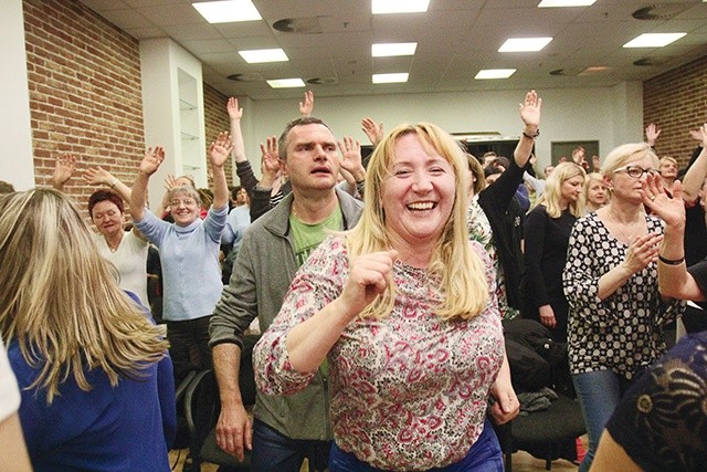 Ludzie nie wstydzą się entuzjastycznego manifestowania swojej wiary.