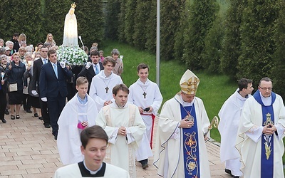 ▼	Pierwsza fatimska procesja u św. Stanisława w Andrychowie.