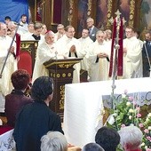 Wypełniającemu po brzegi sanktuarium zgromadzeniu przewodniczył bp Edward Janiak.