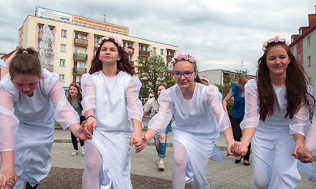 Taneczna ewangelizacja to zaproszenie młodych dla młodych. 