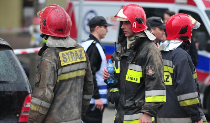 Zawalił się strop kamienicy. Ewakuowano kilkadziesiąt osób