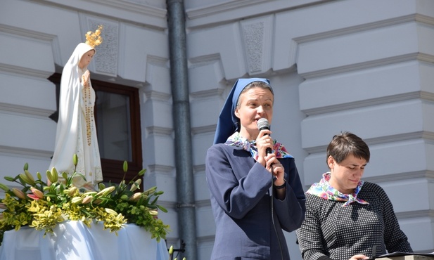 Kto trzyma sztamę z Maryją, zniesie wszystko