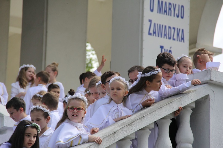 Dzieci pierwszokomunijne w Zawadzie