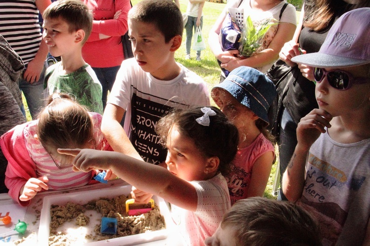 Piknik "Jesteśmy rodziną" na 25-lecie parafii MB Różańcowej