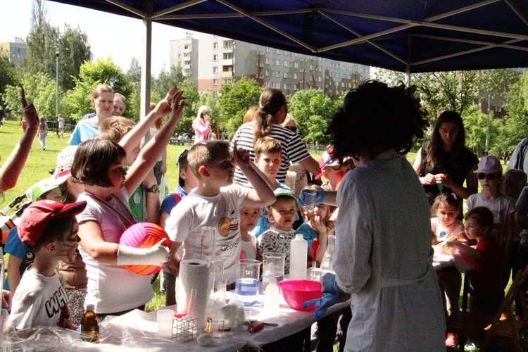 Piknik "Jesteśmy rodziną" na 25-lecie parafii MB Różańcowej