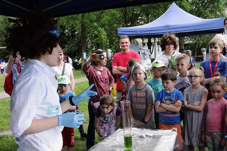 Piknik "Jesteśmy rodziną" na 25-lecie parafii MB Różańcowej
