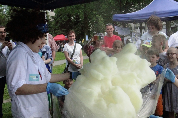 Piknik "Jesteśmy rodziną" na 25-lecie parafii MB Różańcowej