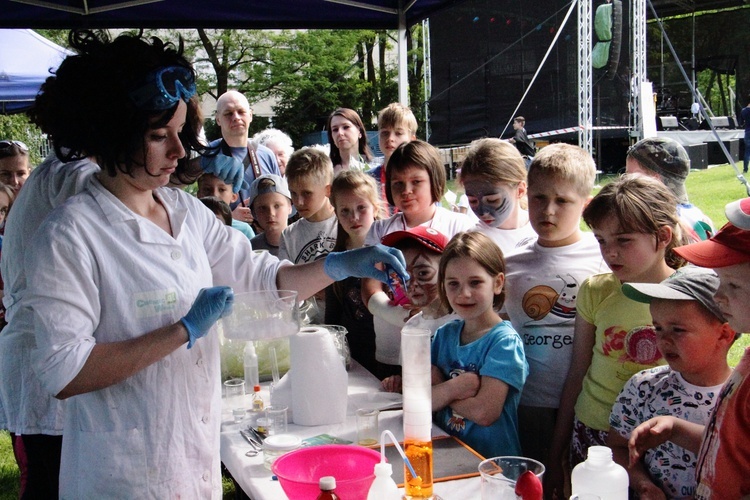 Piknik "Jesteśmy rodziną" na 25-lecie parafii MB Różańcowej